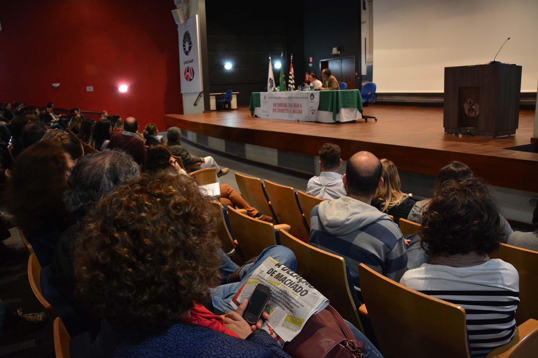 Evento organizado pelo Coletivo Paideia da FCM, em parceria com a Abrasco, lota auditório da faculdade em reflexão sobre o SUS e o direito à Saúde/Foto: Marcelo Oliveira