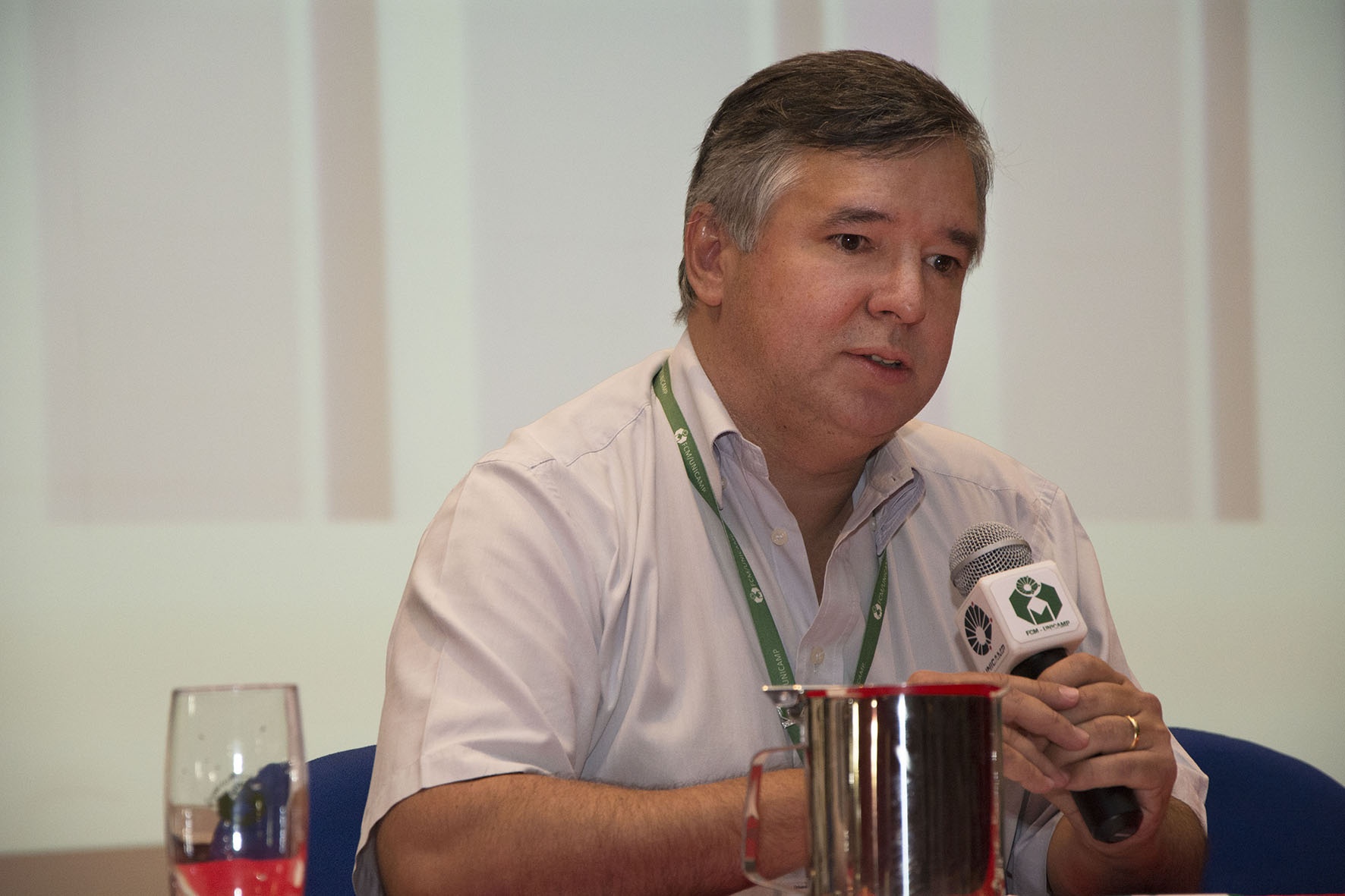 O coordenador de Administração do HC, José Roberto Matos. O ritmo do ambiente depende do ritmo da secretária. Sem dúvida é ela quem coordena o ritmo de trabalho&quot;/Foto: Marcelo Oliveira