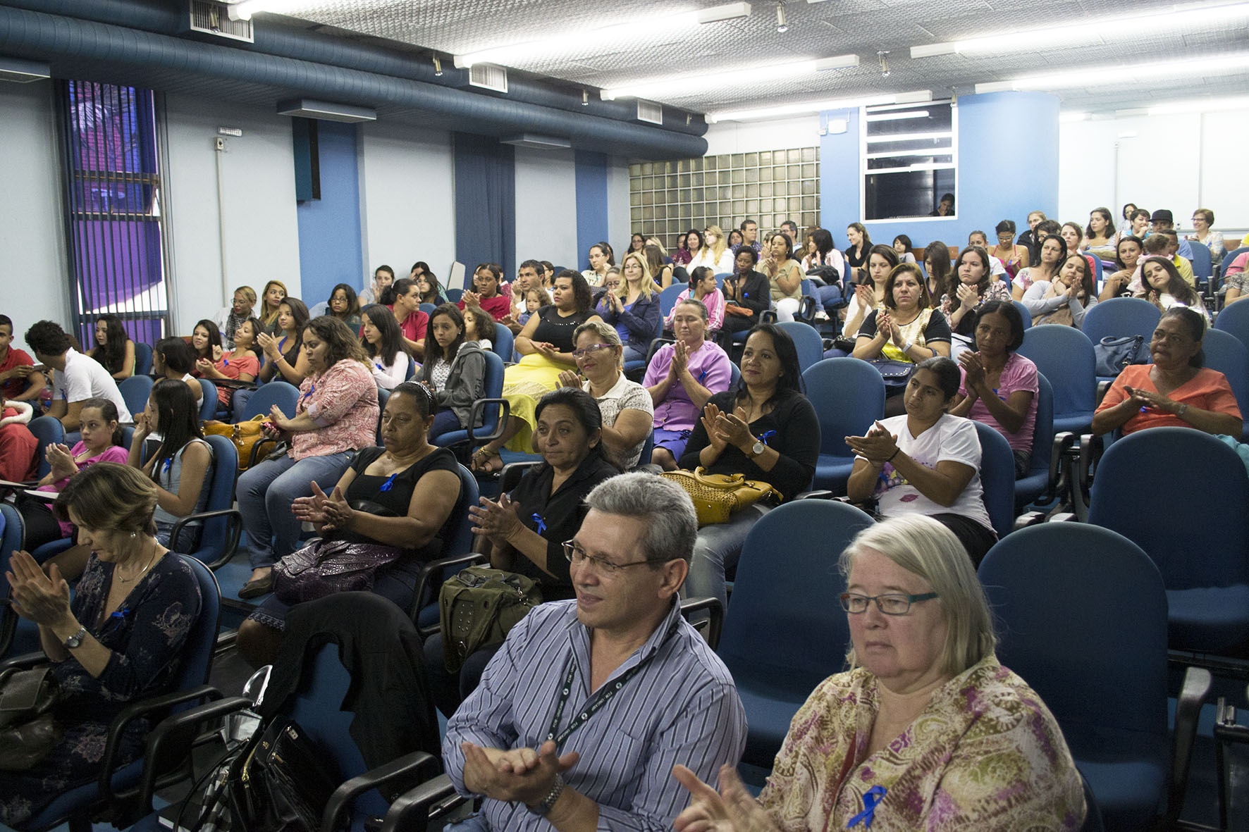 Público presente no Setembro Azul, na FCM. Foto: Marcelo Oliveira. CADCC-FCM/Unicamp