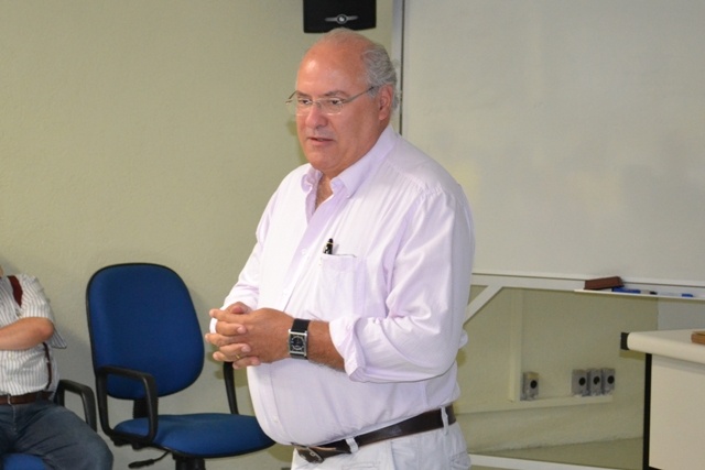 Edison Bueno, chefe do Departamento de Saúde Coletiva