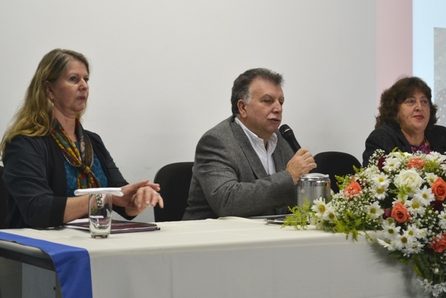 Luiz Moretti, Ivan Toro, diretor da FCM e Gláucia Pastore, pró-reitora de Pesquisa da FCM. Foto: Edimilson Montalti. ARPI-FCM/Unicamp