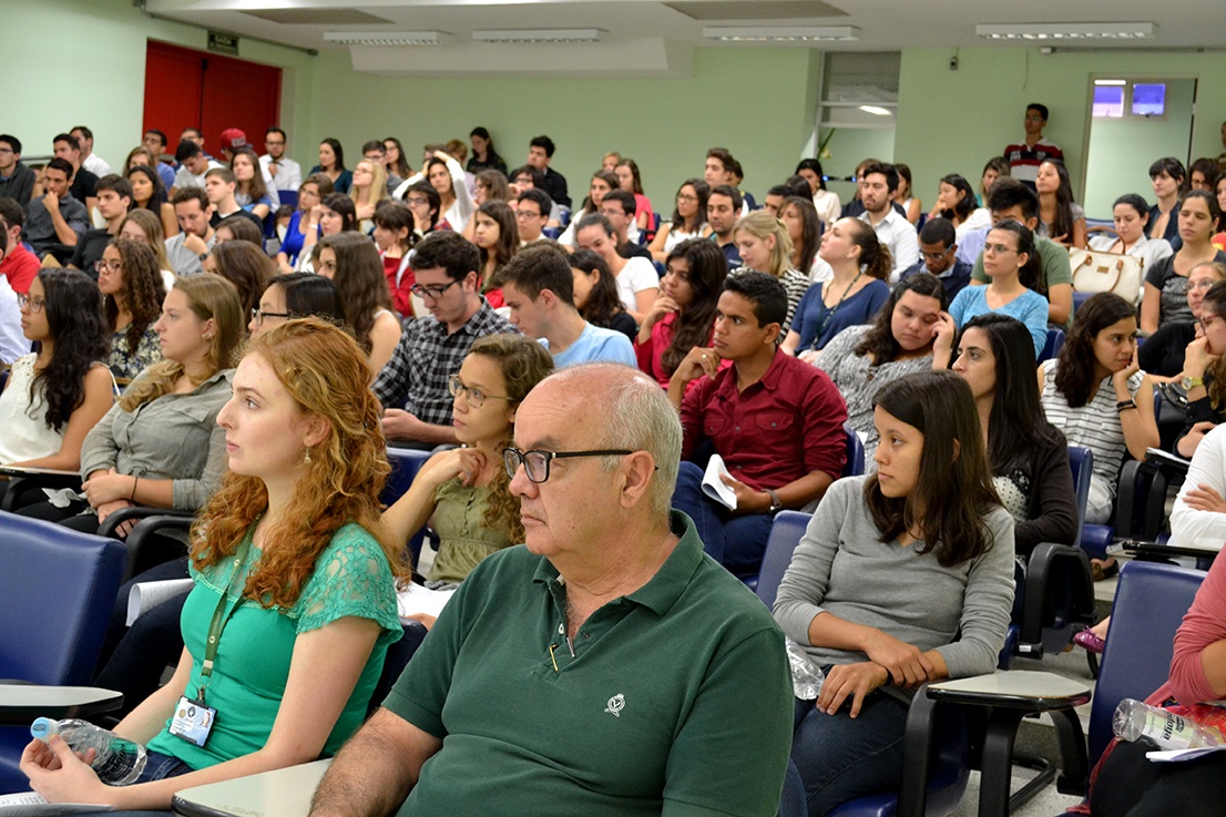 Minicongresso de Introdução à Prática de Ciências reúne alunos do primeiro ano em apresentação de trabalhos/Foto: Camila Delmondes