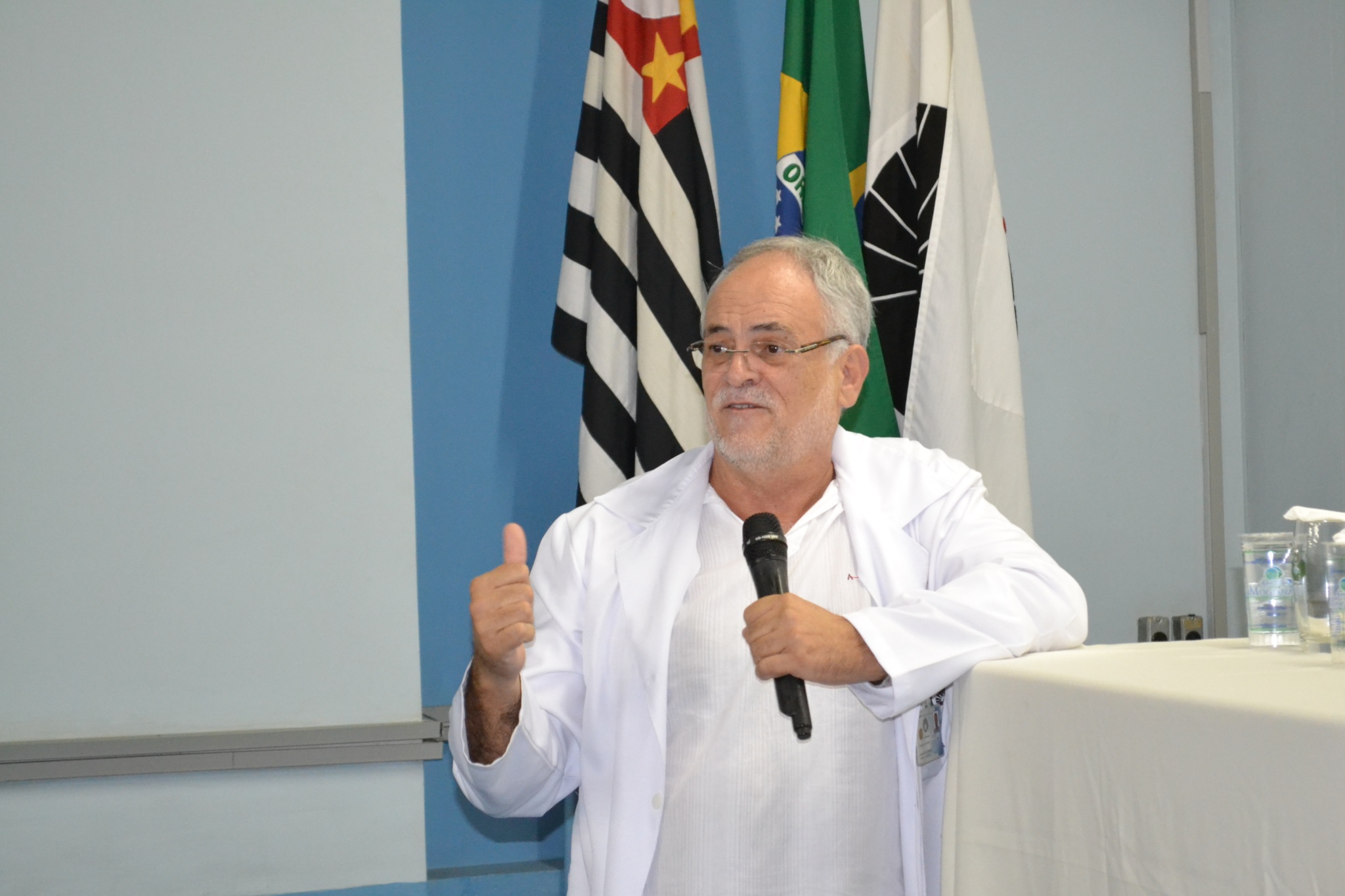 Professor do Departamento de Clínica Médica e Presidente da Associação Brasileira de Ensino Médico, o médico Sigisfredo Luis Brenelli deu boas-vindas aos novos residentes/Foto: Mario Moreira