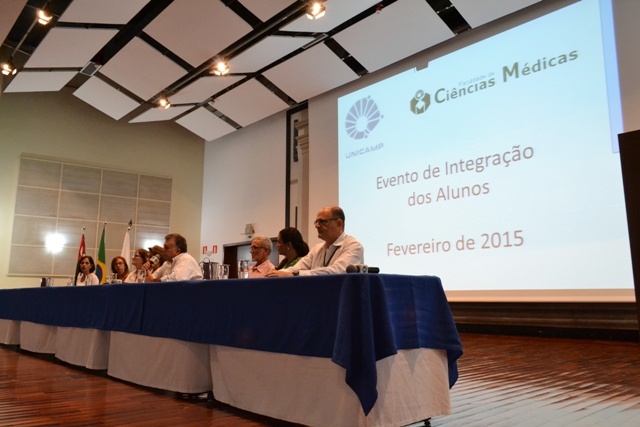 Mesa de abertura da integração entre os cursos da FCM e FENF. Fotos: Mário Moreira. CADCC-FCM-Unicamp