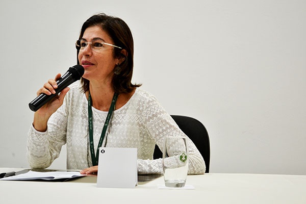 A professora da FEnf, Maria Filomena de Gouveia Vilela, na ocasião, representando a diretora da faculdade/Foto: Camila Delmondes