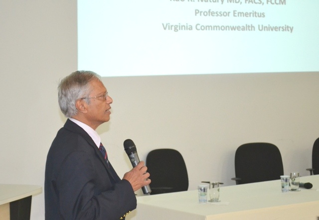 O médico indiano e conferencista da Universidade de Virgínia, Estados Unidos, Rao Ivatury. Foto: Edimilson Montalti. ARPI-FCM/Unicamp