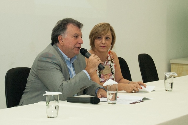 Ivan Toro, diretor da FCM e Eliana Amaral, durante abertura do encontro dos Projetos Pró-Ensino. Foto: Rafael Marques. CADCC-FCM/Unicamp