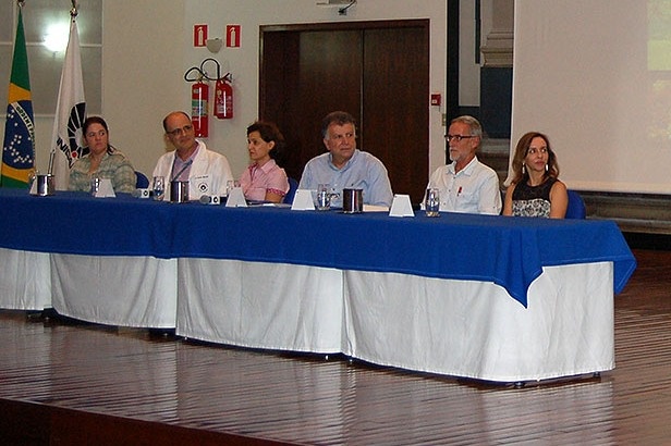 Mesa de abertura da aula magna. Aula magna para os calouros da FCM e FENF. Fotos: Mário Moreira. CADCC-FCM-Unicamp