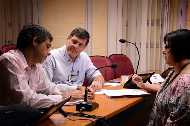 Atividade de grupo em inglês. Foto: Marcelo Oliveira. CADCC-FCM/Unicamp