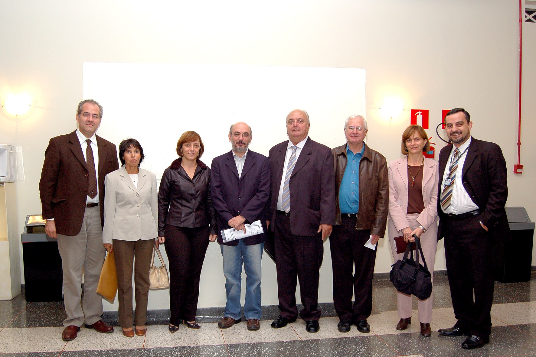 Autoridades e convidados presentes à cerimônia que aconteceu durante o encerramento da I Semana de Pesquisa da FCM