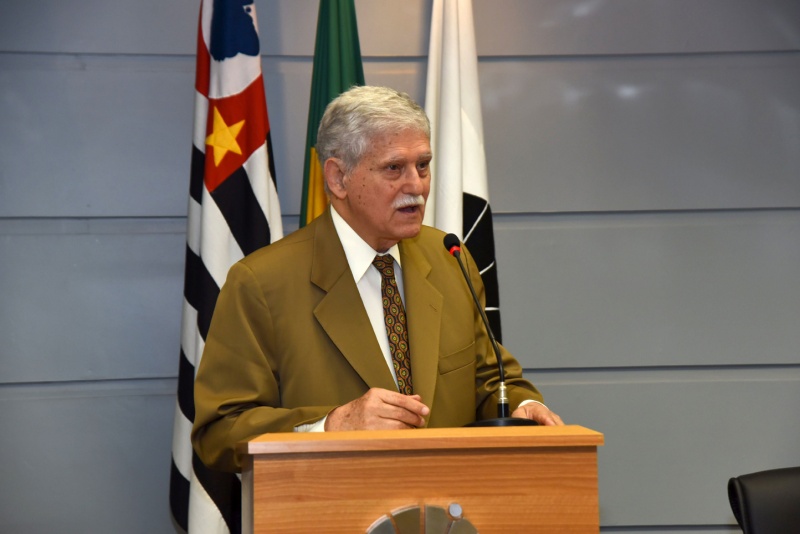 O professor homenageado da disciplina de Oftalmologia da FCM, Newton Kara José/Foto: Antonio Scarpinetti - SEC - Unicamp