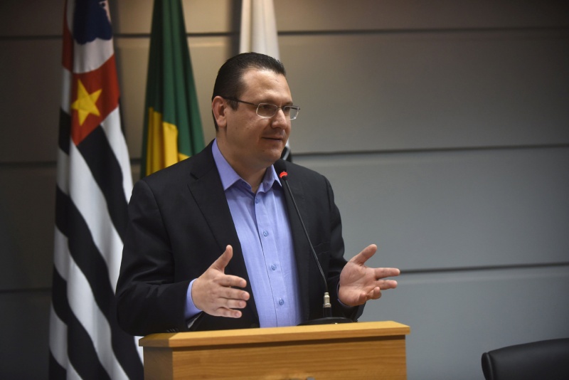 O deputado estadual Rafa Zimbaldi transmite seus cumprimentos à Unicamp/Foto: Antonio Scarpinetti - SEC - Unicamp