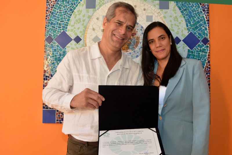 Christiane Couto e Paulo Velho recebem Prêmios de Incentivo ao Ensino de Graduação/Foto: Mario Moreira