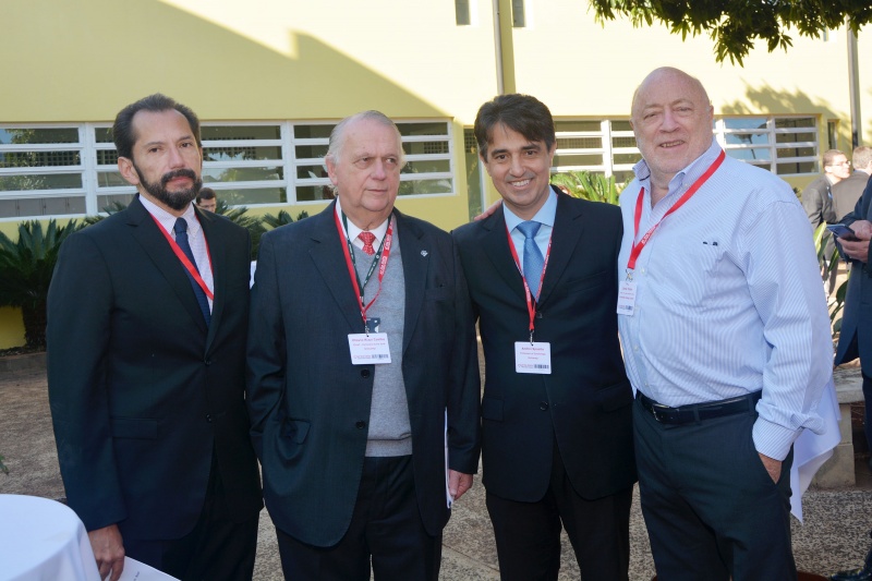 The researchers Carlos Salinas, Otávio Coelho, Andrei Sposito and Derek Yellon/Photo: Mario Moreira