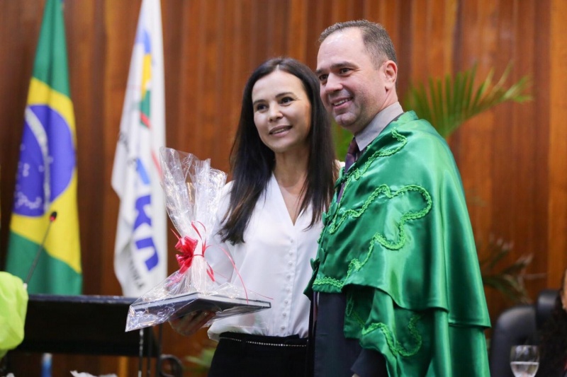 Silvia e Mário Maciel de Lima Junior, professor do curso de Medicina da UERR. Foto: Divulgação