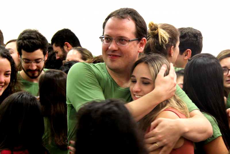 O professor Marcelo Schweller ministra a Aula da Saudade para os alunos da 52ª Turma de Medicina/Foto: Bruno de Jorge
