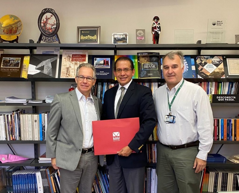 Photo: Marcelo Knobel, Dean from Unicamp; Ruben and Gustavo Fraga