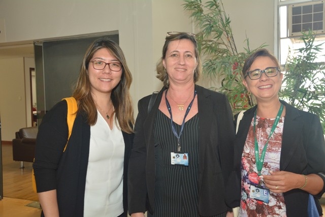Angélica Z. Schreiber (ao centro) e pesquisadores da FCM. Foto: Mercedes Santos - FCM/Unicamp