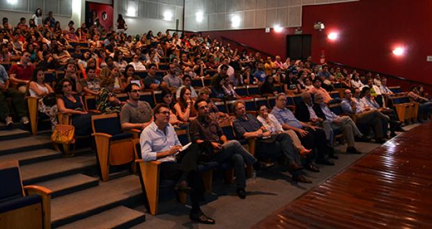 Palestra de Louis Ignarro, prêmio Nobel de Medicina, no auditório da FCM