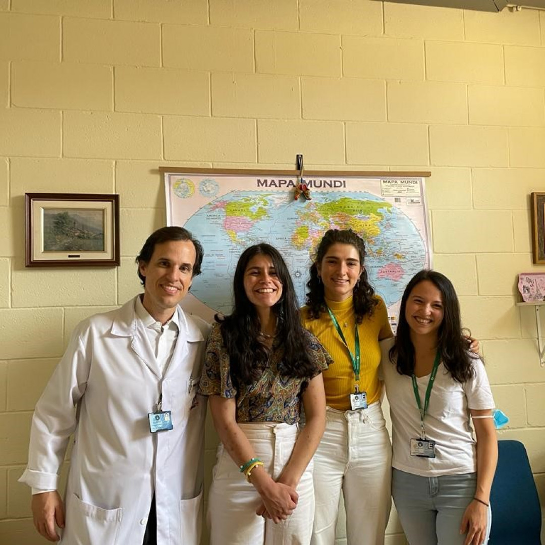 Coordinator of International Office receives three Medicine internship students